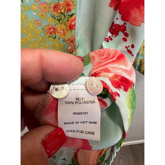 Fig and Flowers Bohemian Floral Print Tunic Top With 3/4 Sleeves & Button Accent - Picture 4 of 7